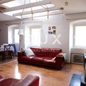 OTOK CRES, GRAD CRES, stara jezgra kuća, restaurant, dvoetažni stan, apartmani