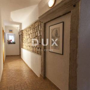 OTOK CRES, GRAD CRES, stara jezgra kuća, restaurant, dvoetažni stan, apartmani