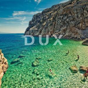 OTOK CRES, GRAD CRES, stara jezgra kuća, restaurant, dvoetažni stan, apartmani