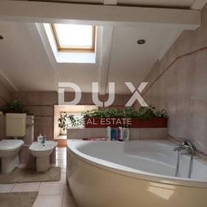 OTOK CRES, GRAD CRES, stara jezgra kuća, restaurant, dvoetažni stan, apartmani