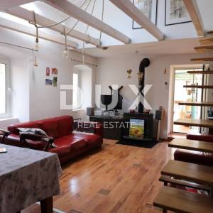 OTOK CRES, GRAD CRES, stara jezgra kuća, restaurant, dvoetažni stan, apartmani