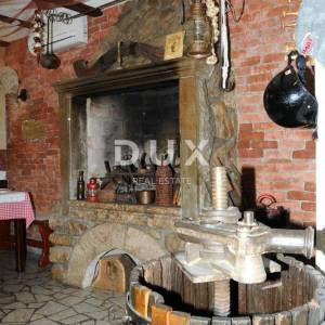 OTOK CRES, GRAD CRES, stara jezgra kuća, restaurant, dvoetažni stan, apartmani