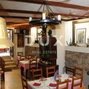 OTOK CRES, GRAD CRES, stara jezgra kuća, restaurant, dvoetažni stan, apartmani