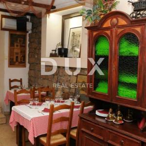 OTOK CRES, GRAD CRES, stara jezgra kuća, restaurant, dvoetažni stan, apartmani