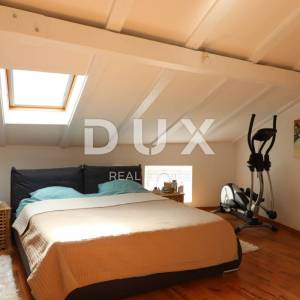 OTOK CRES, GRAD CRES, stara jezgra kuća, restaurant, dvoetažni stan, apartmani