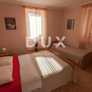 OTOK CRES, GRAD CRES, stara jezgra kuća, restaurant, dvoetažni stan, apartmani