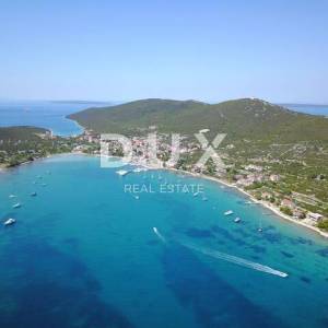 OTOK IST - Građevinsko zemljište s privatnim putem do plaže! Mir, tišina, priroda...! 733 m2!