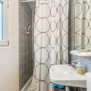 OTOK KRK – Apartmanska kuća s 4 stambene jedinice, vrtom i potencijalom za bazen