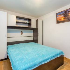 OTOK KRK – Apartmanska kuća s 4 stambene jedinice, vrtom i potencijalom za bazen