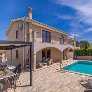 OTOK KRK - Autohtona dvojna kuća s bazenom i pogledom na more