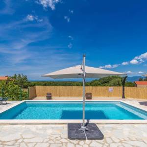 OTOK KRK - Autohtona kamena kuća s bazenom