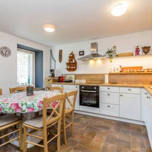 OTOK KRK - Autohtona kamena kuća s bazenom