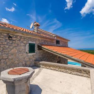 OTOK KRK - Autohtona kamena kuća s bazenom