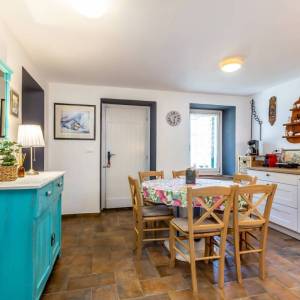 OTOK KRK - Autohtona kamena kuća s bazenom