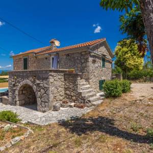 OTOK KRK - Autohtona kamena kuća s bazenom
