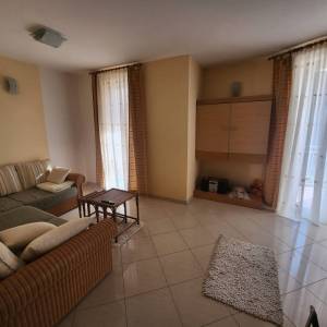 OTOK KRK, BAŠKA - Dvosobni apartman s okućnicom, blizu mora