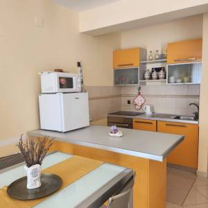 OTOK KRK, BAŠKA - Dvosobni apartman s okućnicom, blizu mora