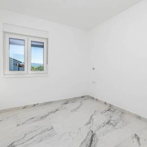 OTOK KRK, ČIŽIĆI – Dvosobni stan na 2. katu s terasom, pogledom na more i velikim open space dnevnim prostorom