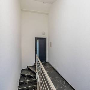 OTOK KRK, ČIŽIĆI – Dvosobni stan na 2. katu s terasom, pogledom na more i velikim open space dnevnim prostorom