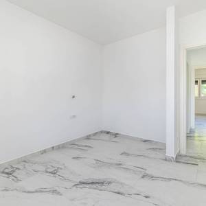 OTOK KRK, ČIŽIĆI – Dvosobni stan na 1. katu s velikim open space dnevnim boravkom i pogledom na more