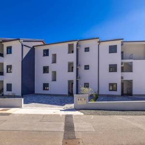 OTOK KRK, ČIŽIĆI - Trosobni apartman na prvom katu s pogledom na more 