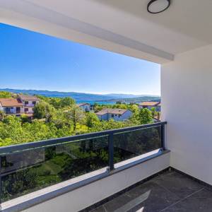 OTOK KRK, ČIŽIĆI - Trosobni apartman na prvom katu s pogledom na more 