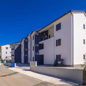 OTOK KRK, ČIŽIĆI - Trosobni apartman na prvom katu s pogledom na more 