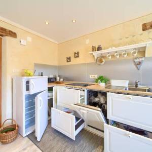 OTOK KRK, DOBRINJ - Autohtona kuća s jacuzzijem