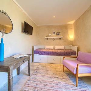 OTOK KRK, DOBRINJ - Autohtona kuća s jacuzzijem