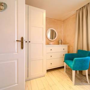 OTOK KRK, DOBRINJ - Autohtona kuća s jacuzzijem