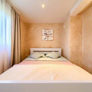 OTOK KRK, DOBRINJ - Autohtona kuća s jacuzzijem