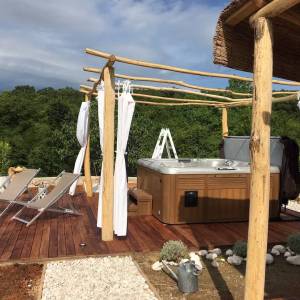 OTOK KRK, DOBRINJ - Autohtona kuća s jacuzzijem