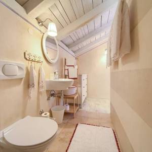 OTOK KRK, DOBRINJ - Autohtona kuća s jacuzzijem