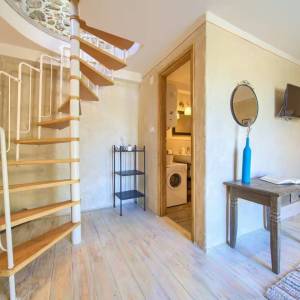 OTOK KRK, DOBRINJ - Autohtona kuća s jacuzzijem