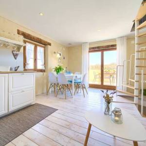 OTOK KRK, DOBRINJ - Autohtona kuća s jacuzzijem