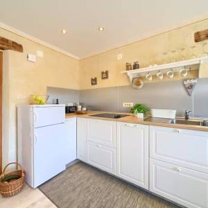 OTOK KRK, DOBRINJ - Autohtona kuća s jacuzzijem