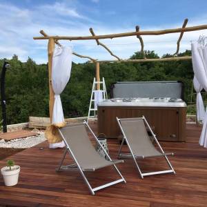 OTOK KRK, DOBRINJ - Autohtona kuća s jacuzzijem