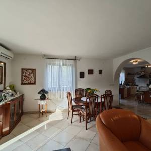 OTOK KRK, DOBRINJ - Samostojeća kuća s pogledom na more