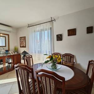 OTOK KRK, DOBRINJ - Samostojeća kuća s pogledom na more