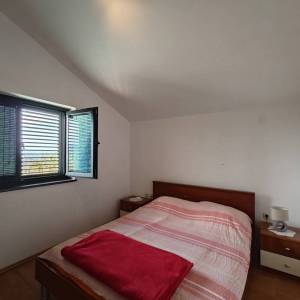 OTOK KRK, DOBRINJ - Samostojeća kuća s pogledom na more