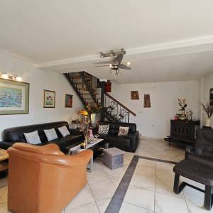 OTOK KRK, DOBRINJ - Samostojeća kuća s pogledom na more