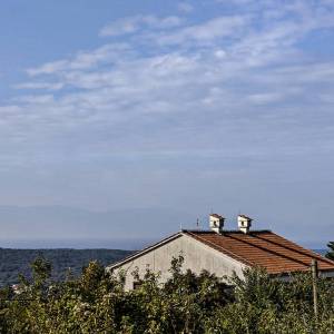 OTOK KRK, DOBRINJ - Samostojeća kuća s pogledom na more