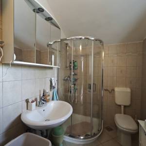 OTOK KRK, DOBRINJ - Samostojeća kuća s pogledom na more