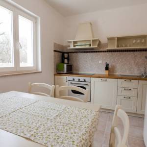 OTOK KRK, DOBRINJ - Tri kuće s jednim bazenom u unutrašnjosti otoka