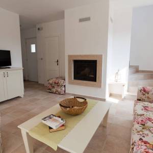 OTOK KRK, DOBRINJ - Tri kuće s jednim bazenom u unutrašnjosti otoka