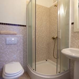 OTOK KRK, DOBRINJ - Tri kuće s jednim bazenom u unutrašnjosti otoka