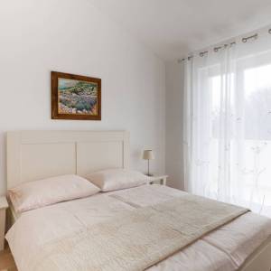 OTOK KRK, DOBRINJ - Tri kuće s jednim bazenom u unutrašnjosti otoka