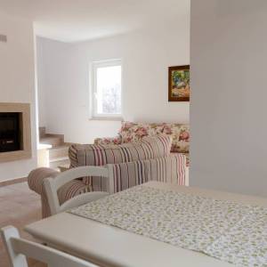 OTOK KRK, DOBRINJ - Tri kuće s jednim bazenom u unutrašnjosti otoka