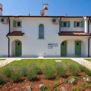 OTOK KRK, DOBRINJ - Tri kuće s jednim bazenom u unutrašnjosti otoka