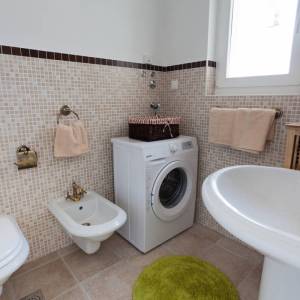 OTOK KRK, DOBRINJ - Tri kuće s jednim bazenom u unutrašnjosti otoka